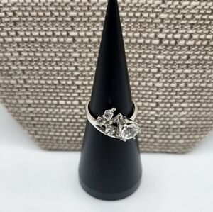 GORGEOUS & Elegant Sterling Silver & AQUAMARINE GEMSTONES, Women's Ring.  Size 7